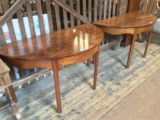 A George III mahogany extending dining table, extended 5ft 7.5in. x 4ft 4in. x 2ft 4.75in.